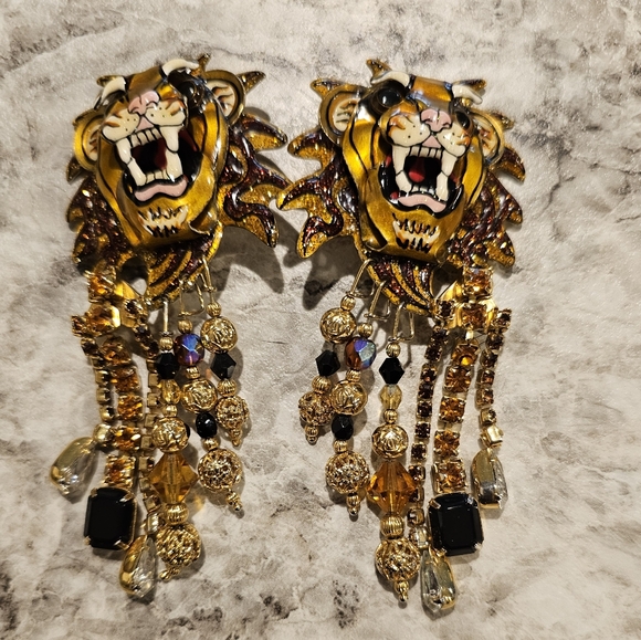 Clip on Earrings - Picture 1 of 3